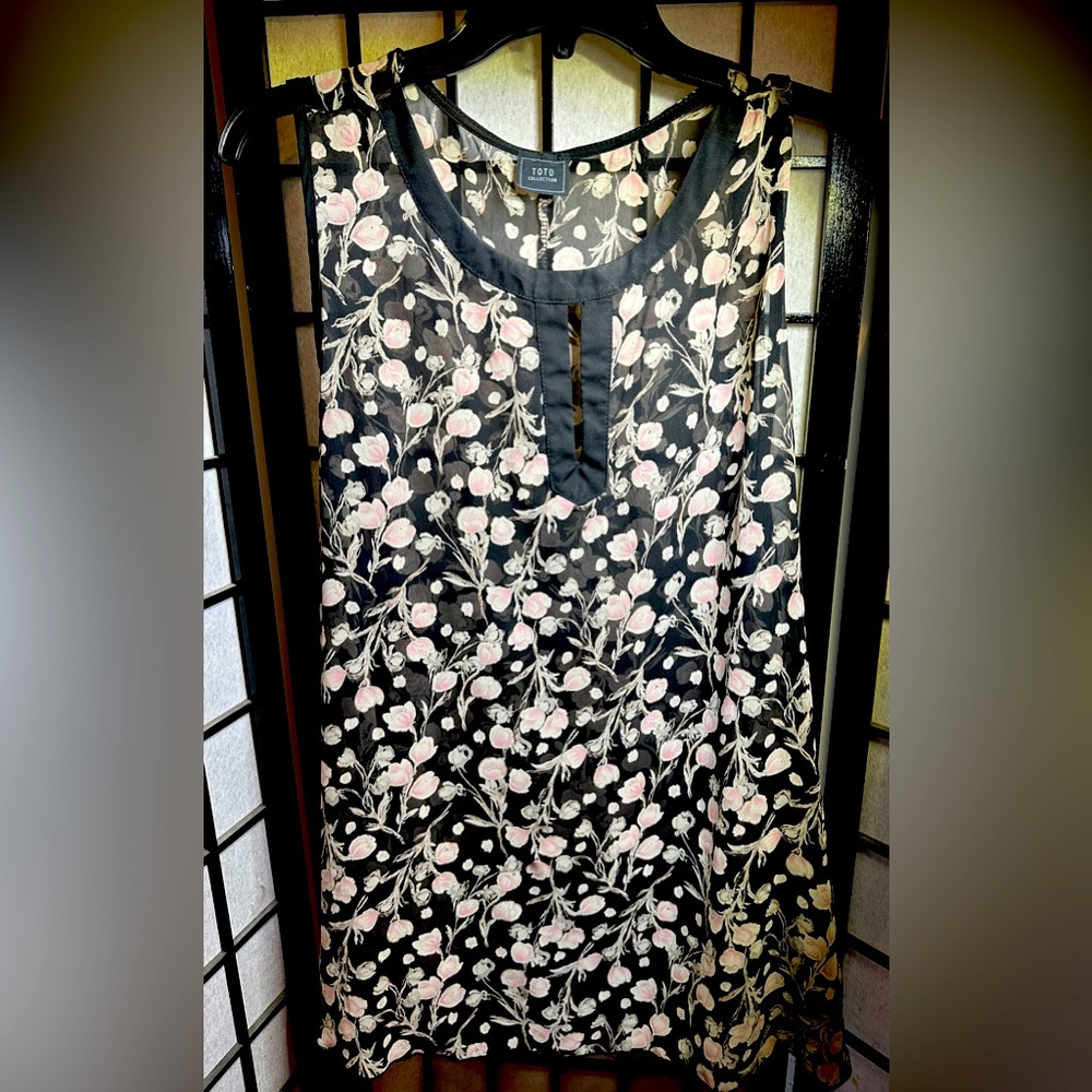 SHEER FLORAL TANK TUNIC WITH KEYHOLE NECKLINE